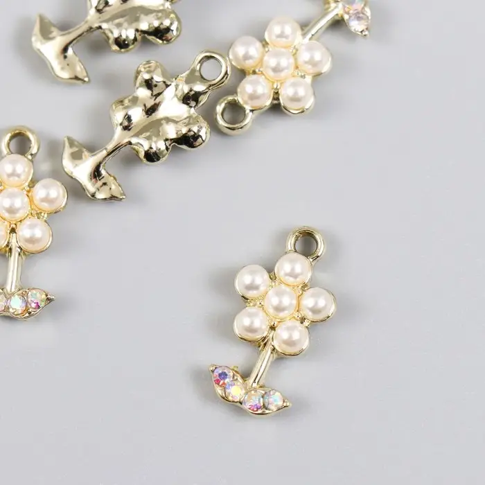 Декор для творчества металл, стразы "Цветочек жемчужный с листиками" золото 1,1х2 см