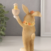 Сувенир полистоун "Зайчик в цветочном венке и цыплёнком в скорлупе" 9х5,5х15 см Сувенир полистоун "Зайчик в цветочном венке и цыплёнком в скорлупе" 9х5,5х15 см