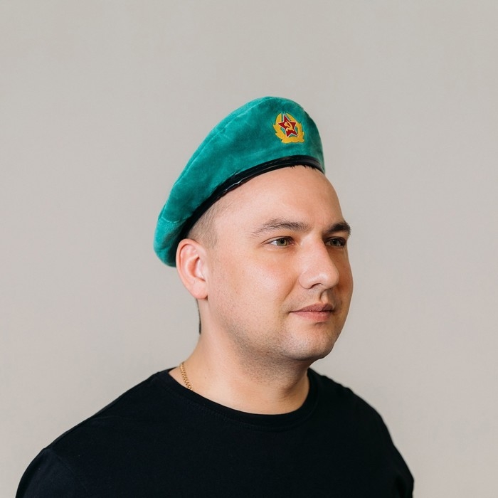 Берет пограничника &laquo;На страже Родины&raquo;, герб