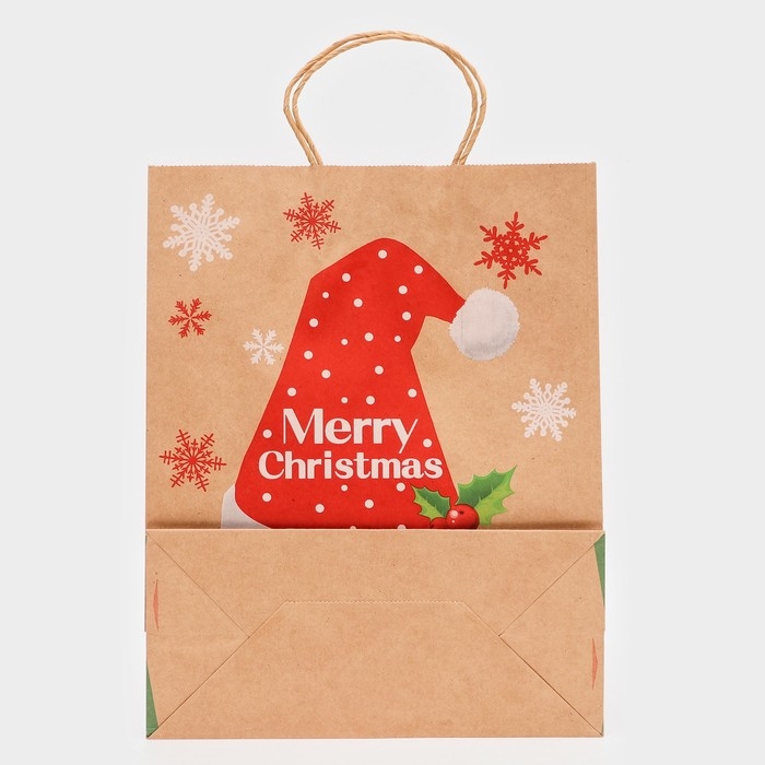 Новый год. Пакет бумажный подарочный новогодний крафт "Новогодняя шапка", 33 &times; 26 &times; 12 см.