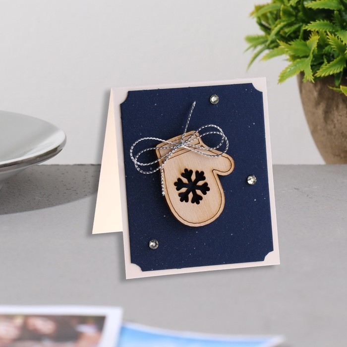 Открытка ручной работы Открытка ручной работы "Варежка" стразы, снежинка