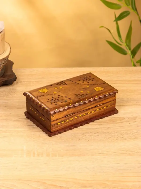 Шкатулка резная "Флористика" 20х12,5х6,5 см, дерево шишам