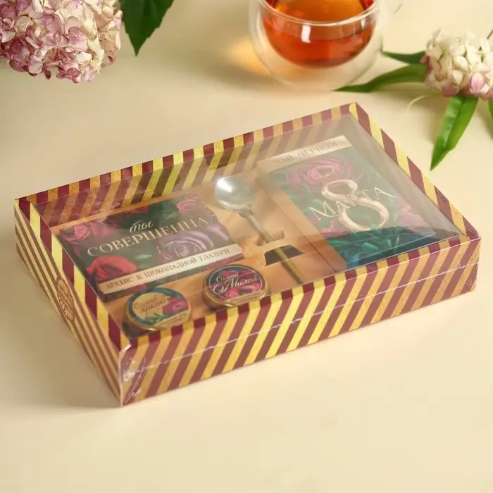 Набор &laquo;Ты совершенна&raquo;: крем-мёд с клубникой и хлопком 30 г. х 2 шт., арахис в шоколадной глазури 70 г., чай чёрный с тропическими фруктами 50 г., ложка
