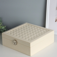 Шкатулка кожзам под часы 2 отделения и бижутерию "Ромбы белые" матовая 8,5х25х25 см