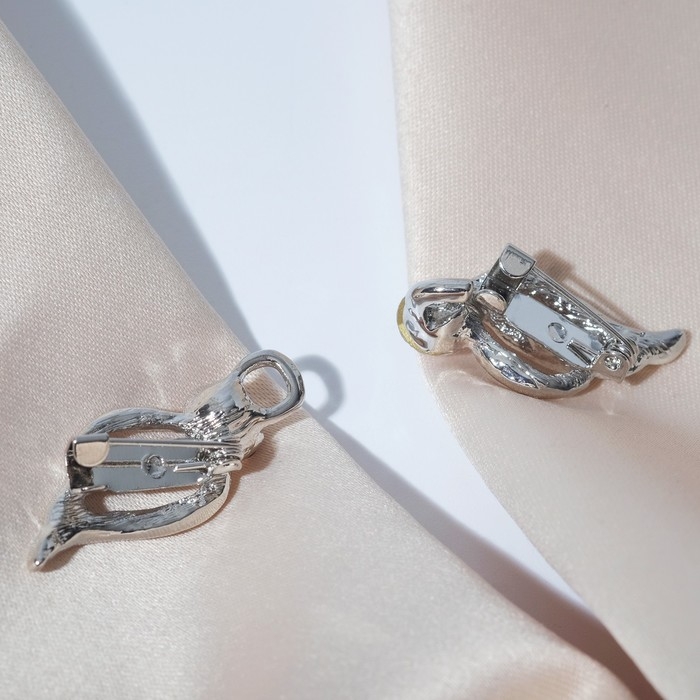 Зажим для кардигана «Волны», цвет белый в серебре Зажим для кардигана «Волны», цвет белый в серебре