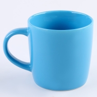 Набор для декора кружки полимерной глиной. Лепка на кружке на новый год &laquo;Белый дракоша&raquo;