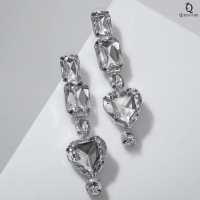 Серьги висячие со стразами «Драгоценность» сердце, цвет белый в серебре, 7 см Серьги висячие со стразами «Драгоценность» сердце, цвет белый в серебре, 7 см