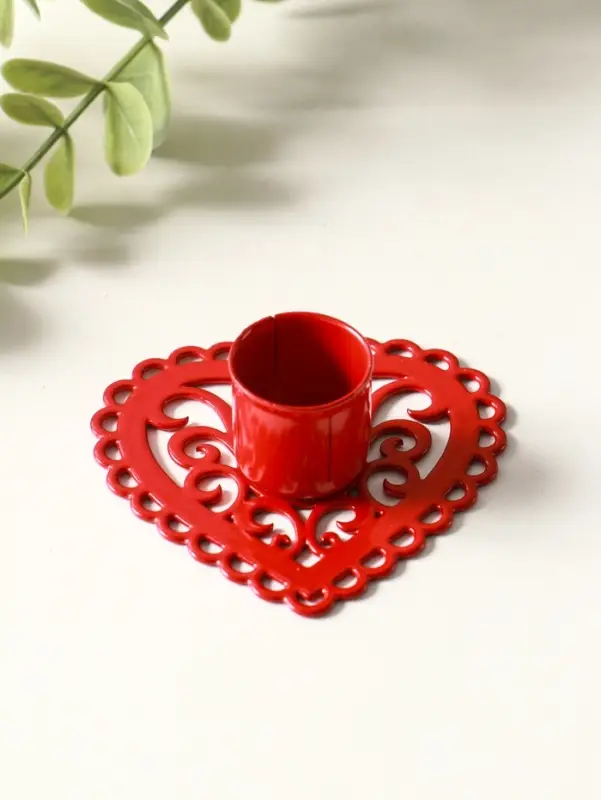 Подсвечник "Сердечко-кружево" металл 7х7,8х2,7 см, красный