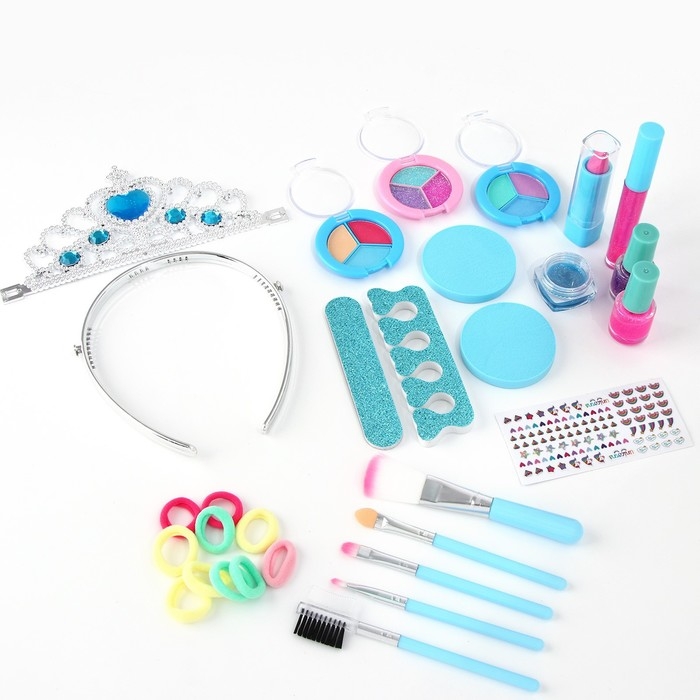 Набор детской косметики в чемодане «Сказка», тени, блески для губ, глиттер, лаки для ногтей, наклейки, пилочка, кисти, косметичка, корона Набор детской косметики в чемодане «Сказка», тени, блески для губ, глиттер, лаки для ногтей, наклейки, пилочка, кисти, косметичка, корона