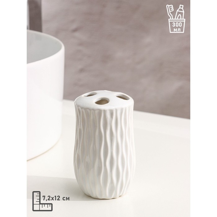 Набор аксессуаров для ванной комнаты Доляна &laquo;Течение&raquo;, 4 предмета (дозатор 350 мл, мыльница, два стакана 300 мл), цвет белый