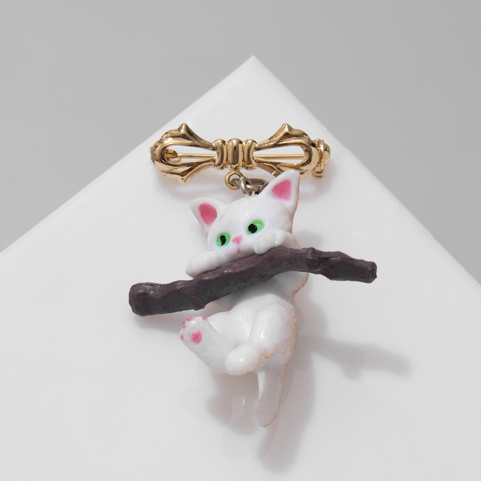 Брошь &laquo;Котёнок&raquo; на ветке, цвет бело-коричневый в золоте