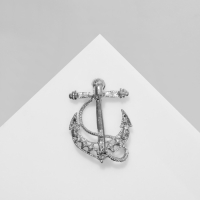 Брошь &laquo;Якорь&raquo; с бусинками, цвет белый в серебре