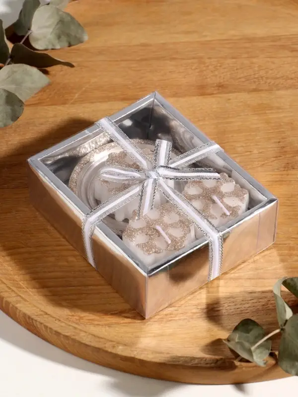 Набор свечей "Снежинки и подсвечник" 3 шт 12х10х4 см