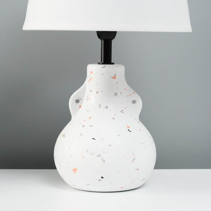 Лампа настольная "Каламбур" 1х40Вт Е14 белый 20х20х32см