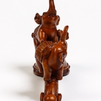 Подставка для бутылки "Два слона" под дерево, 36х10х25см Подставка для бутылки "Два слона" под дерево, 36х10х25см