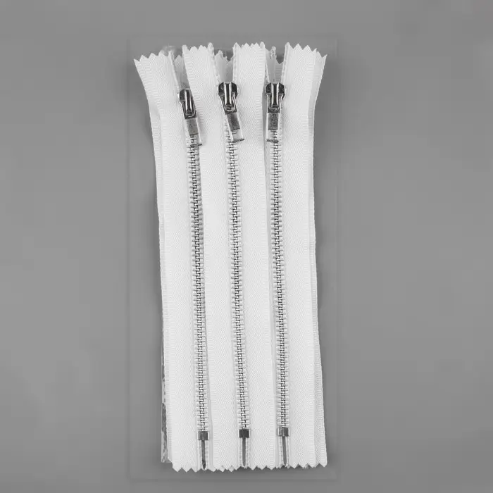 Молния металлическая, №5, неразъёмная, замок автомат, 18 см, белая