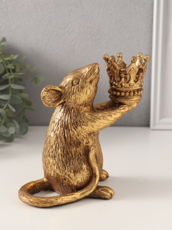 Подсвечник полистоун на 1 свечу "Мышка с короной в руках" золото 15,5х8х15,5 см
