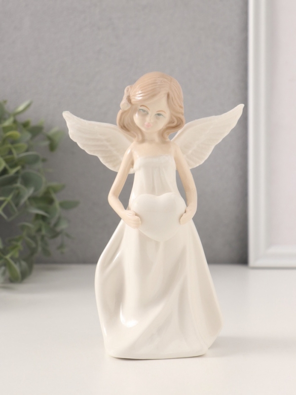 Сувенир керамика "Девочка-ангел в белом платье с сердечком" 5,5х10,5х15 см