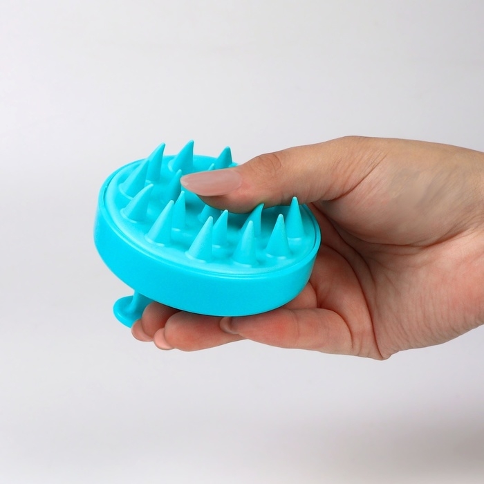 Щётка - массажёр для мытья головы, 8 &times; 8 &times; 6 см, цвет голубой