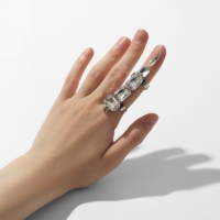 Кольцо &laquo;Ассорти&raquo; объёмный коготь, цвет белый в серебре, безразмерное