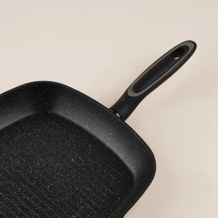 Сковорода-гриль алюминиевая с антипригарным покрытием SL Home, d=28 см, h=4,2 см, индукция, цвет чёрный Сковорода-гриль алюминиевая с антипригарным покрытием SL Home, d=28 см, h=4,2 см, индукция, цвет чёрный