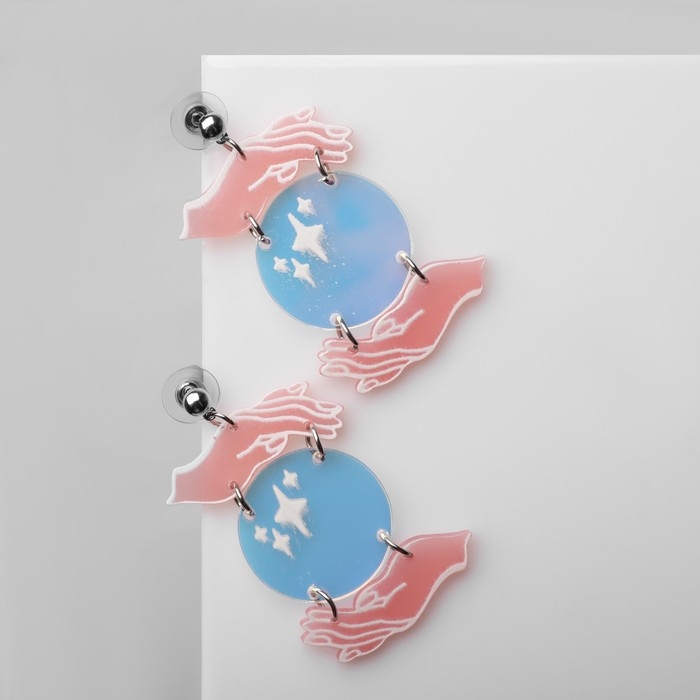 Серьги акрил &laquo;Планета&raquo; в руках, цветные в серебре