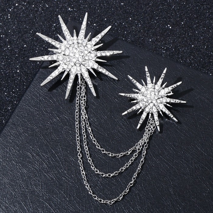 Брошь &laquo;Сияние&raquo; с цепочками, цвет белый в серебре