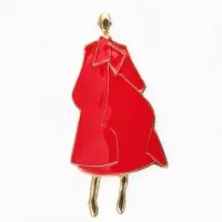 Брошь "Дама в пальто" с эмалью, цвет красный в золоте