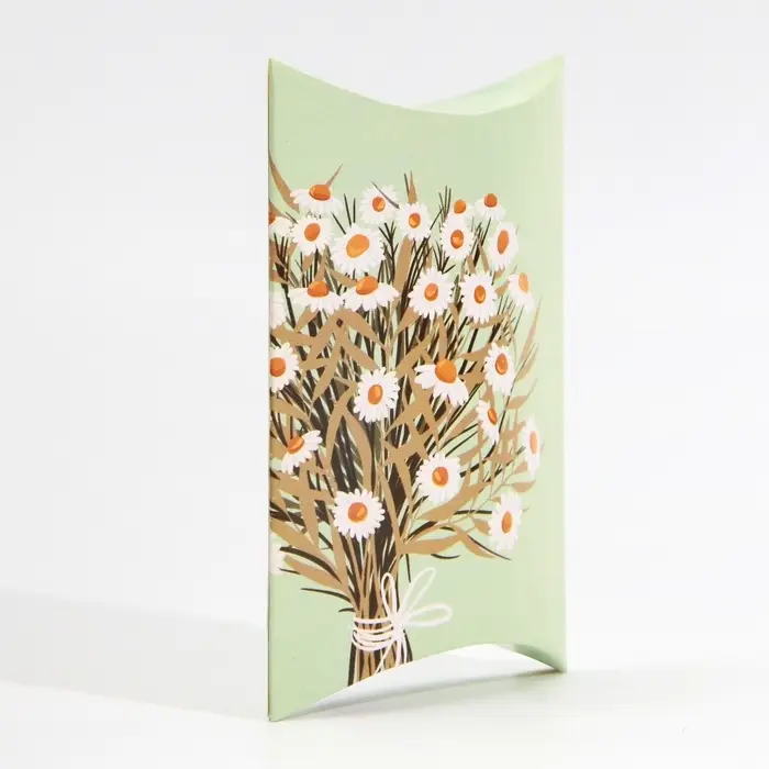 Коробка подарочная складная фигурная, упаковка, &laquo;Ромашки&raquo;, 11 х 8 х 2 см