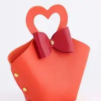 Кожанная подарочная сумочка 10,5 х 5 х 6 см оранжевая