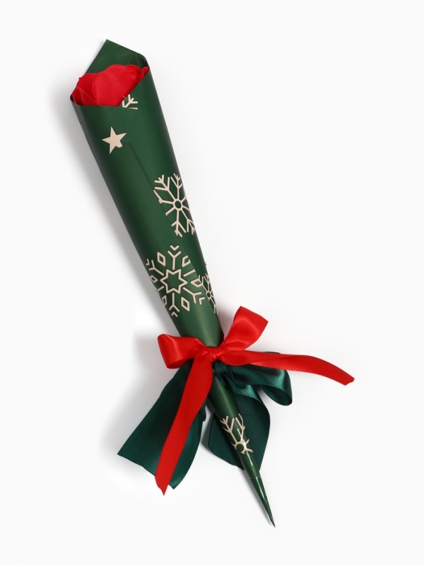 Новогодняя мыльная красная роза