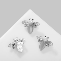 Брошь &laquo;Пчела&raquo; с ажурными крыльями, цвет белый в серебре (неделимая фасовка 12 шт., цена за шт.)