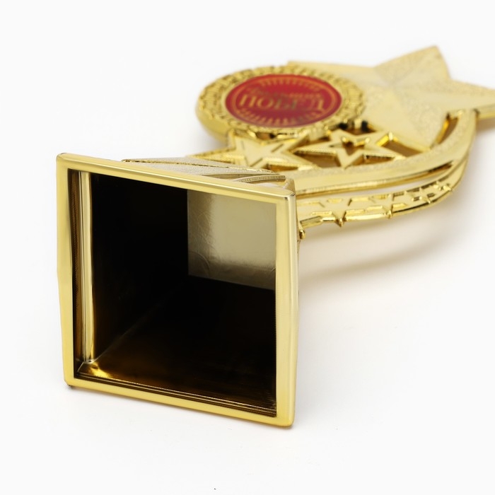 Кубок &laquo;Больших побед&raquo;, наградная фигура, золото, пластик, 16,5 х 8 см.