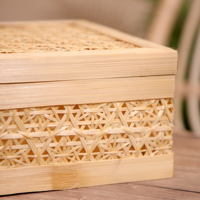 Шкатулка плетёная с крышкой, из бамбука 25х25х12 см