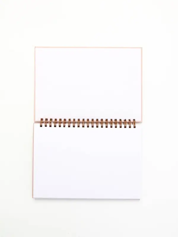 Скетчбук в твердой обложке на гребне А5 80 л 100 г/м "Я создаю красоту"