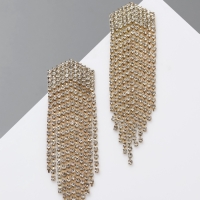 Серьги висячие со стразами &laquo;Водопад&raquo; мягкий ромб, цвет белый в серебре