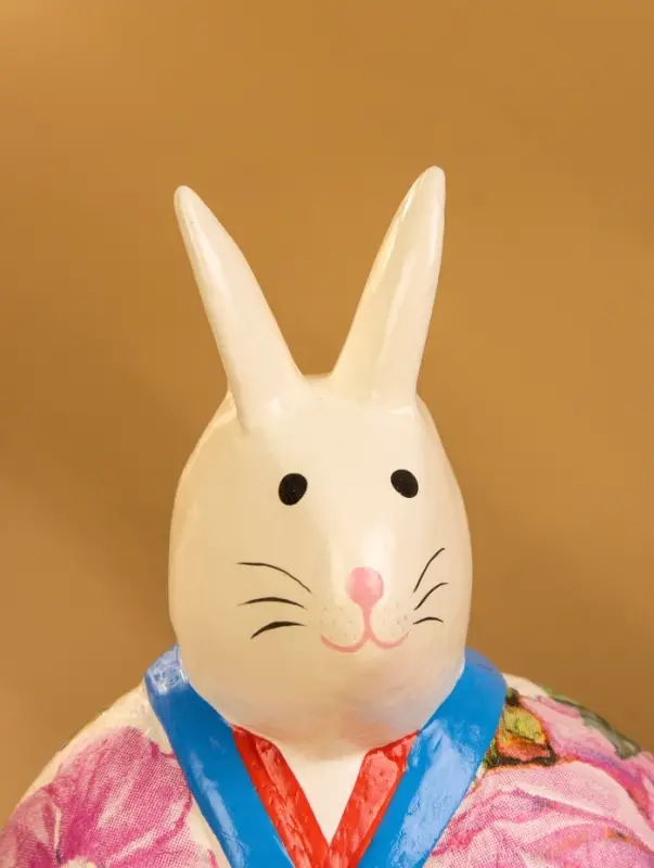 Сувенир дерево "Кролик в халате" светлый, 10х6х12 см