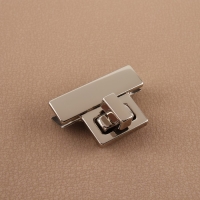 Застёжка для сумки, 3,9 &times; 2,6 см, цвет жемчужный серебряный