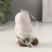 Сувенир полистоун подвеска "Белая сова с сосновыми шишками" 5,5х4х7,5 см