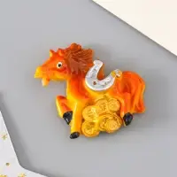 Магнит полистоун "Коняшка с монетами и подковой" МИКС 3,5х4 см