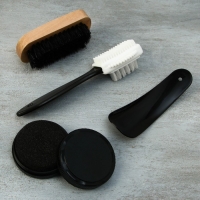 Подарочный набор дорожный для обуви &laquo;Сильному и надежному&raquo;: щётка 2 шт, губка, лопатка