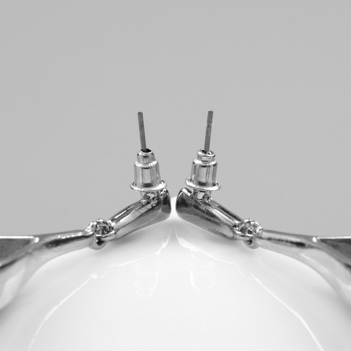 Серьги металл &laquo;Абстракция&raquo; свёрнутый лист, цвет серебро