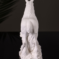 Статуэтка "Конь в  траве стоит " 12х14х6 см, натуральный