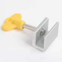 Блокиратор для окон и раздвижных дверей &laquo;Ключик&raquo;, под профиль 10 мм, цвет желтый, Крошка Я