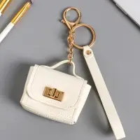 Брелок кожзам с карабином, с ремешком "Сумочка" белоснежный 6,2х2,5х7 см