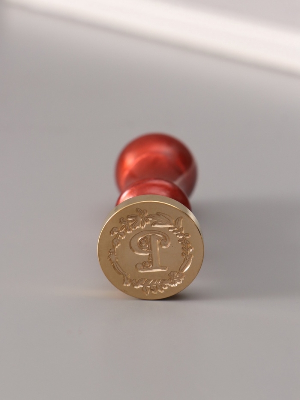 Печать для сургуча с пластиковой ручкой "Венок с буквой P" 2,5х2,5х6,3 см