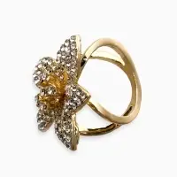 Кольцо для платка "Цветок Лилии", цвет белый в золоте