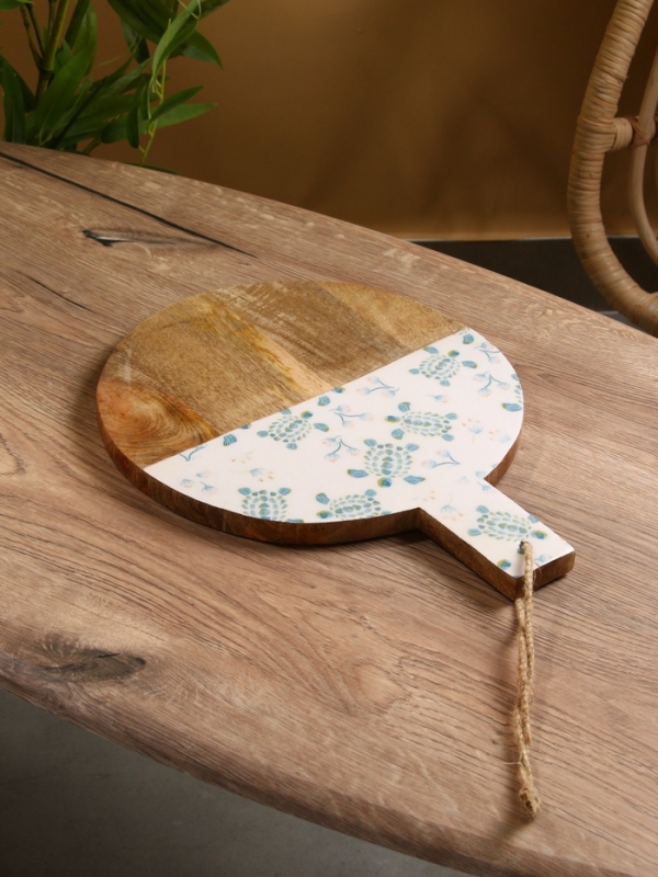 Доска разделочная круглая "Черепаха и цветы" дерево манго 36х28