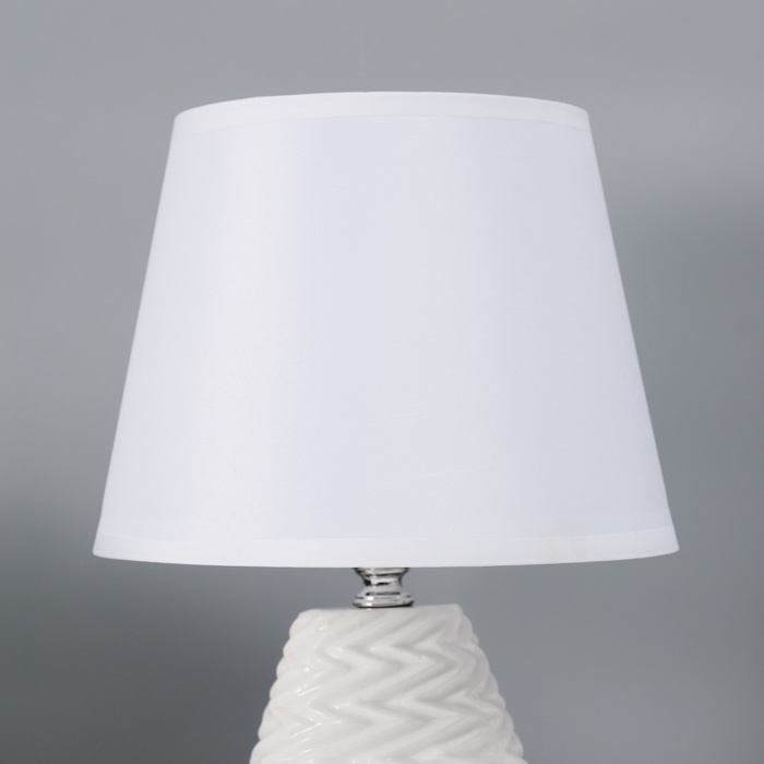 Настольная лампа с абажуром RISALUX &laquo;Мелли&raquo;, Е14, 40 Вт, белый, 19.5&times;19&times;,5&times;31.5 см