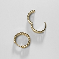 Серьги-кольца XUPING фортуна, цвет белый в золоте, d=1,5 см Серьги-кольца XUPING фортуна, цвет белый в золоте, d=1,5 см